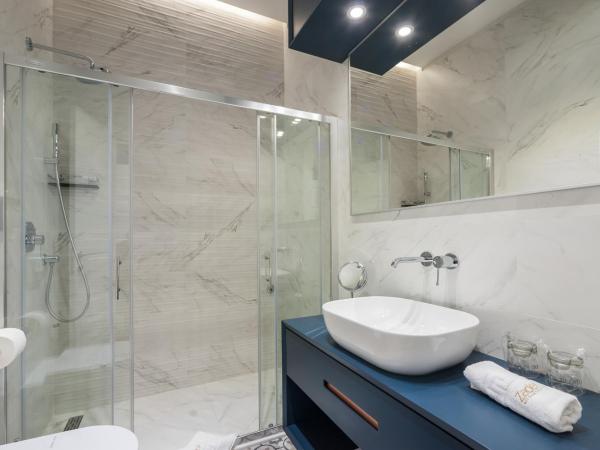 Zadera Accommodation : photo 7 de la chambre chambre double de luxe avec canapé-lit