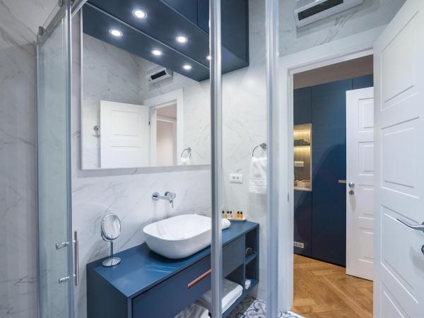 Zadera Accommodation : photo 8 de la chambre chambre double de luxe avec canapé-lit