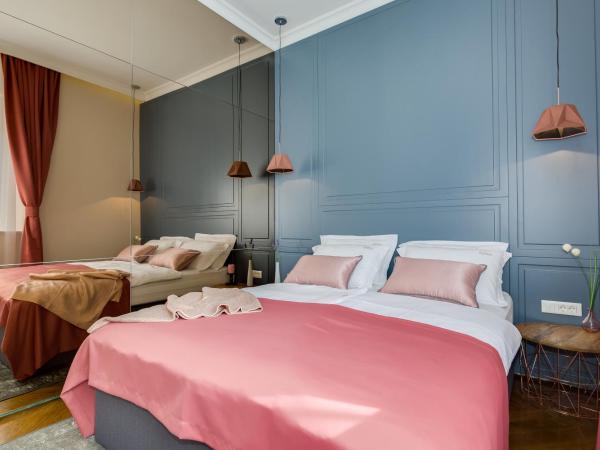 Zadera Accommodation : photo 1 de la chambre chambre double de luxe avec canapé-lit