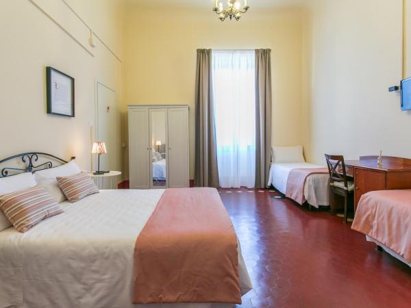 Hotel d'Azeglio Firenze : photo 4 de la chambre chambre quadruple confort