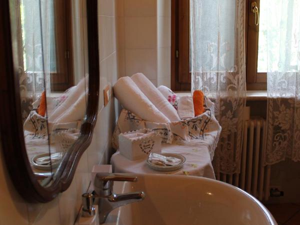 Agriturismo alle Torricelle : photo 5 de la chambre chambre double avec salle de bains privative