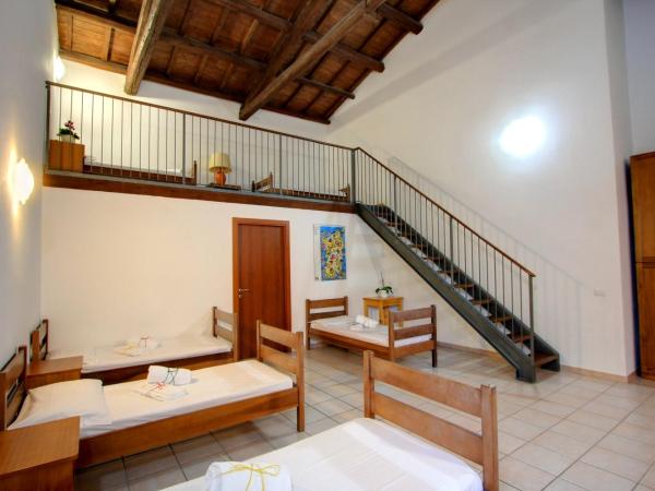 Hostel Marina : photo 2 de la chambre chambre quadruple