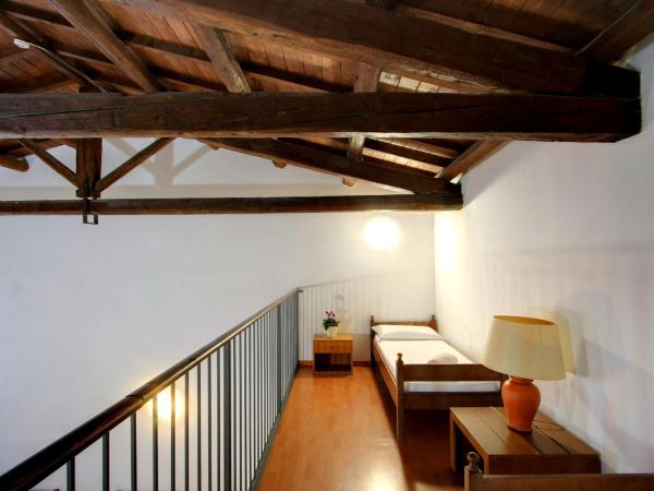 Hostel Marina : photo 5 de la chambre lit dans dortoir pour hommes de 6 lits