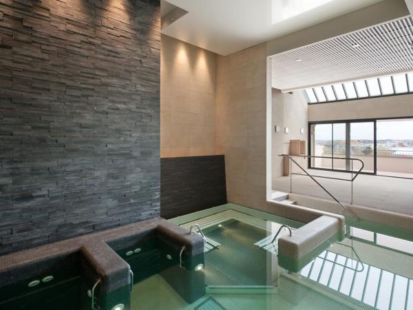 Hôtel Le Nouveau Monde : photo 5 de la chambre chambre double ou lits jumeaux supérieure avec vue sur ville