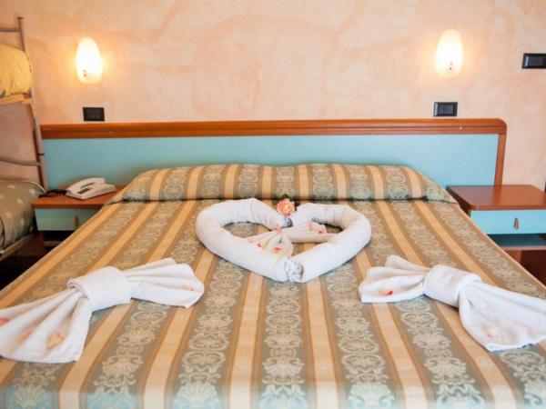 Hotel Vernel : photo 10 de la chambre chambre quadruple avec balcon