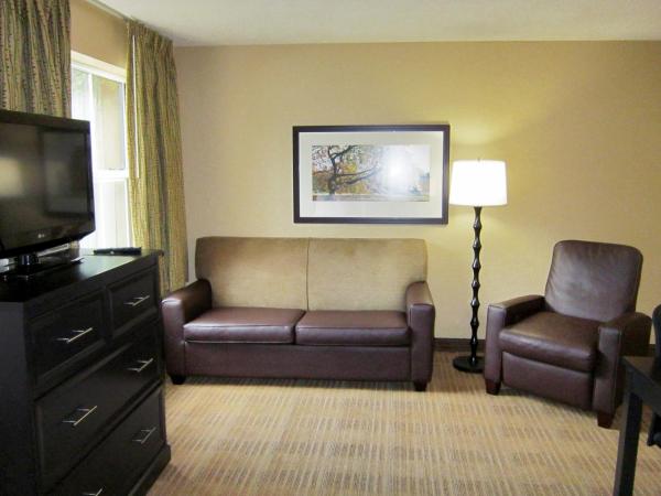 Extended Stay America Suites - Orlando - Maitland - 1776 Pembrook Dr : photo 9 de la chambre studio de luxe avec 1 lit queen-size - non-fumeurs