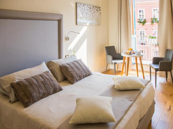 Antico Corso Charme : photo 6 de la chambre chambre double ou lits jumeaux deluxe - vue sur ville