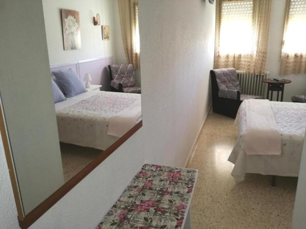 Hostal Los Pinares : photo 4 de la chambre chambre double ou lits jumeaux
