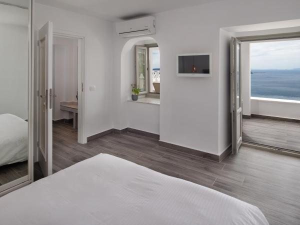 Hotel Thireas : photo 9 de la chambre suite lune de miel avec jacuzzi extérieur - vue sur volcan