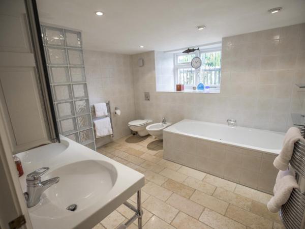 Grosvenor Villa : photo 3 de la chambre chambre double avec salle de bains privative