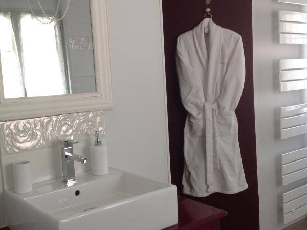 Maison l'épicurienne : photo 5 de la chambre chambre double deluxe - vue latérale sur mer