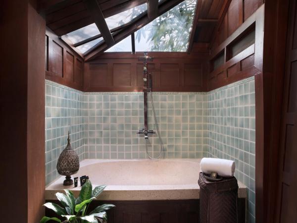 Chakrabongse Villas : photo 2 de la chambre suite - vue sur piscine