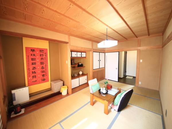 Osaka Nakayama Guesthouse : photo 10 de la chambre suite familiale avec balcon