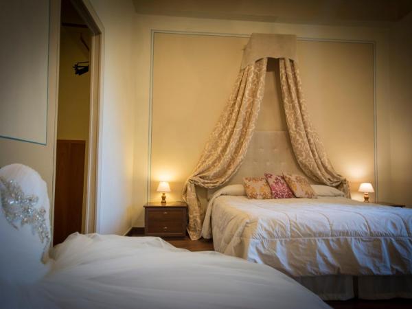 B&B Pantaneto - Palazzo Bulgarini : photo 2 de la chambre chambre quintuple