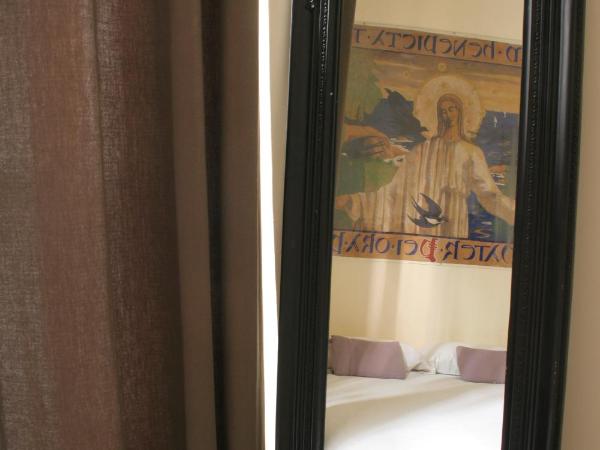 Bed & Breakfast Bells Oficis : photo 2 de la chambre chambre double basique avec salle de bains commune