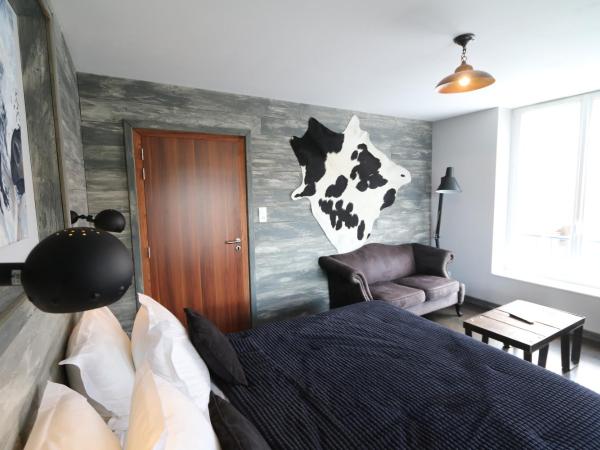 Les Loges Du Parc : photo 3 de la chambre suite junior avec bain à remous - vue sur lac