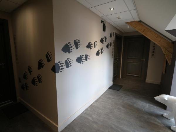 Les Loges Du Parc : photo 5 de la chambre suite avec sauna - vue sur lac - ours