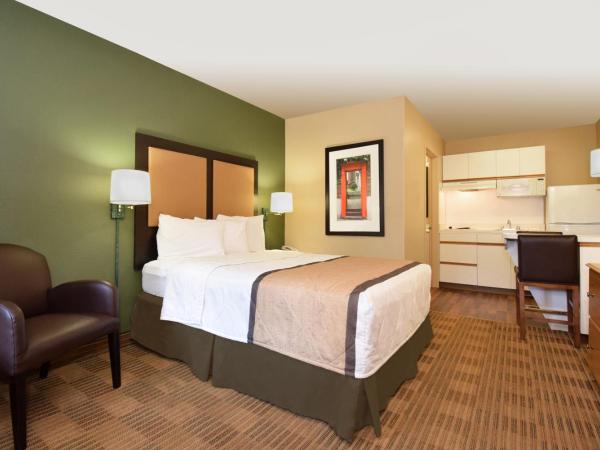 Extended Stay America Select Suites - Tampa - North Airport : photo 7 de la chambre studio lit queen-size - non-fumeurs