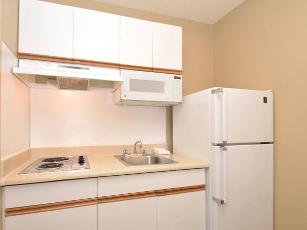 Extended Stay America Select Suites - Tampa - North Airport : photo 4 de la chambre studio lit king-size - non-fumeurs