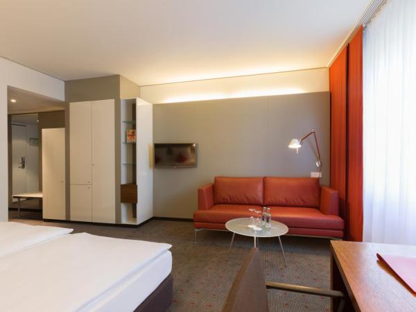 Vienna House Easy by Wyndham Stuttgart : photo 6 de la chambre chambre confort accessible aux personnes à mobilité réduite