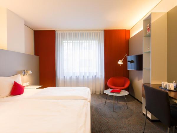 Vienna House Easy by Wyndham Stuttgart : photo 5 de la chambre chambre confort plus