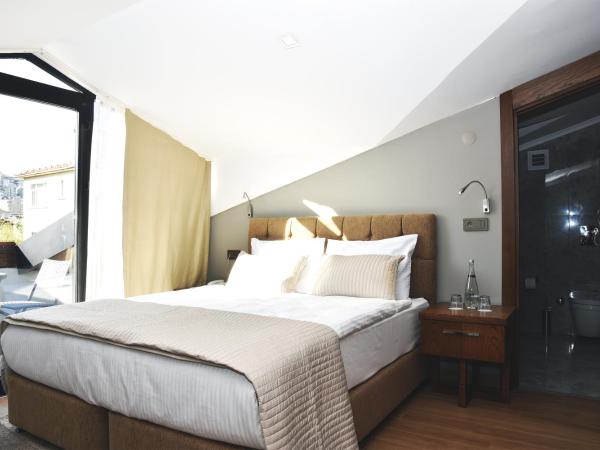 The Elegant Hotel : photo 1 de la chambre chambre double avec balcon