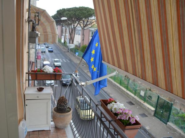 Campi Flegrei House : photo 1 de la chambre chambre double ou lits jumeaux deluxe avec balcon