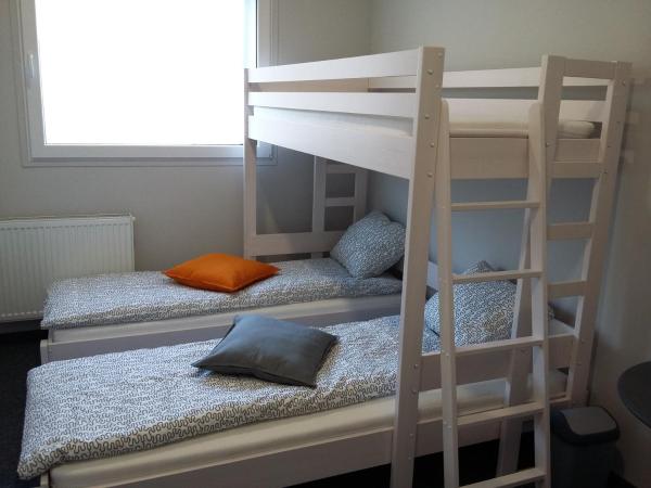 Hostel Sopot Centrum : photo 1 de la chambre chambre double avec lit d'appoint