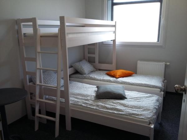 Hostel Sopot Centrum : photo 2 de la chambre chambre double avec lit d'appoint