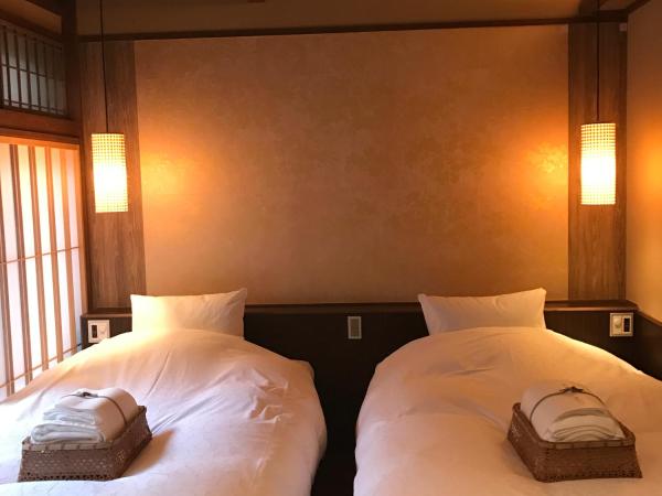 Muromachi Yutone Kyokoyado : photo 4 de la chambre chambre lits jumeaux avec salle de bains privative et tatami au sol - usuzakura
