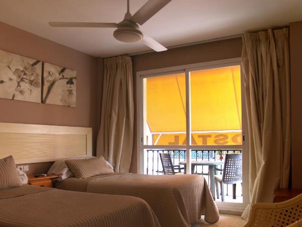 Hostal Gonzalez : photo 2 de la chambre chambre double avec balcon