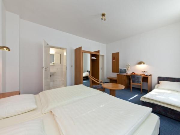 Centrum Hotel Commerz am Bahnhof Altona : photo 4 de la chambre chambre triple