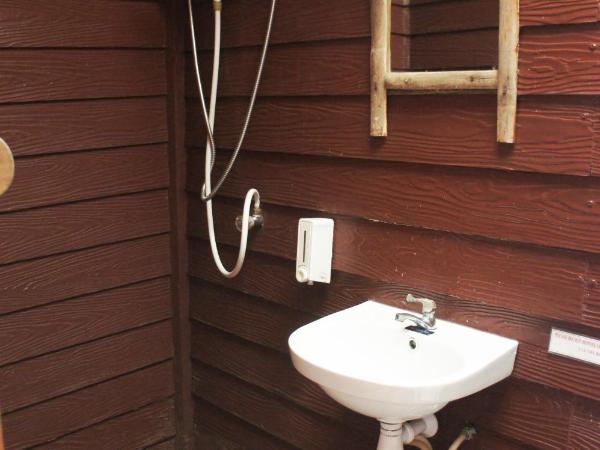 Tropical Garden Bungalow : photo 3 de la chambre bungalow avec lit double et ventilateur