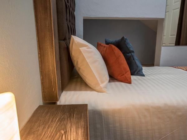 Hotel Casa Aurora : photo 4 de la chambre chambre simple avec salle de bains privative