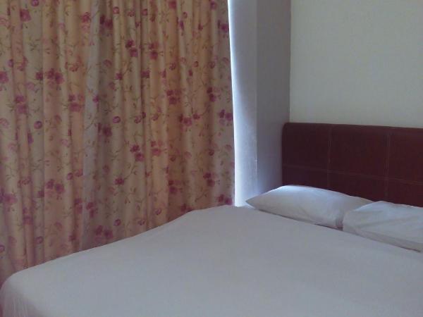 T-hotel JB : photo 2 de la chambre hébergement supérieur lit queen-size avec fenêtre