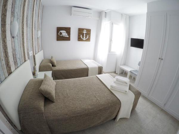 Hostal del Mar : photo 3 de la chambre chambre double ou lits jumeaux standard