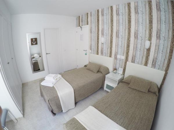 Hostal del Mar : photo 8 de la chambre chambre double ou lits jumeaux standard