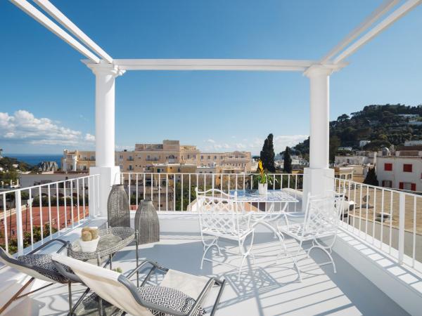 Casa Di Capri : photo 2 de la chambre suite - vue sur mer - bâtiment séparé