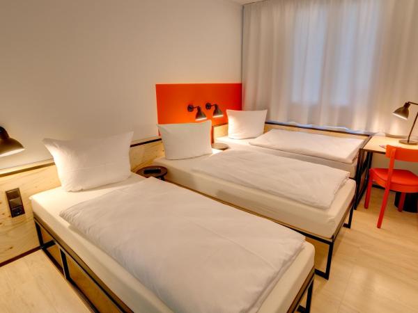 MEININGER Hotel Leipzig Hauptbahnhof : photo 2 de la chambre chambre triple