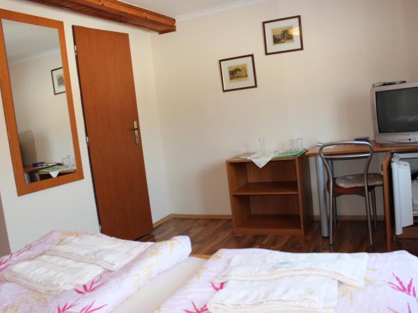 Pension Lukas : photo 3 de la chambre chambre double avec douche #8