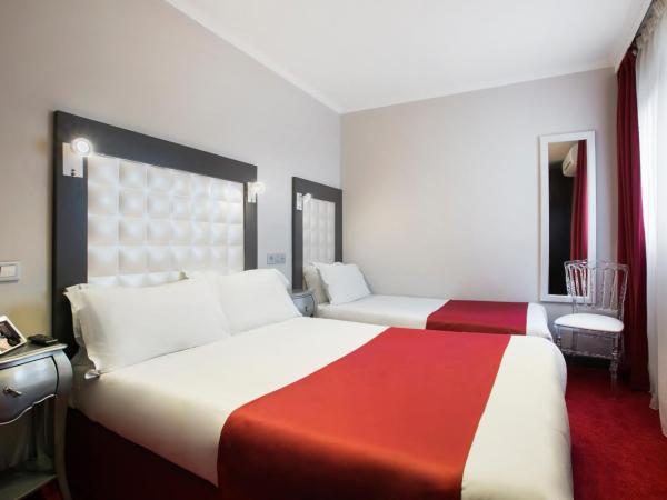 Grand Hôtel Amelot : photo 9 de la chambre chambre triple