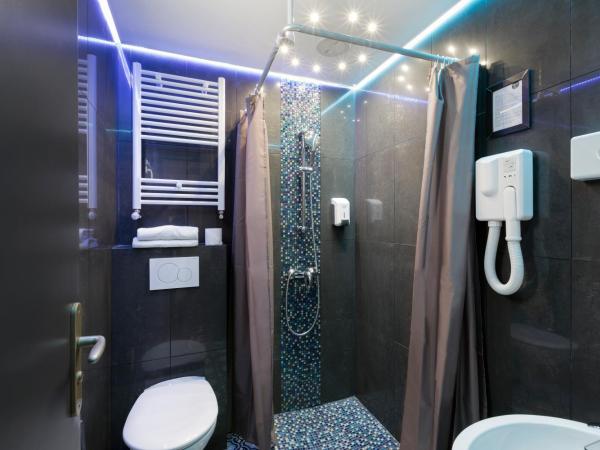 Grand Hôtel Amelot : photo 4 de la chambre chambre triple