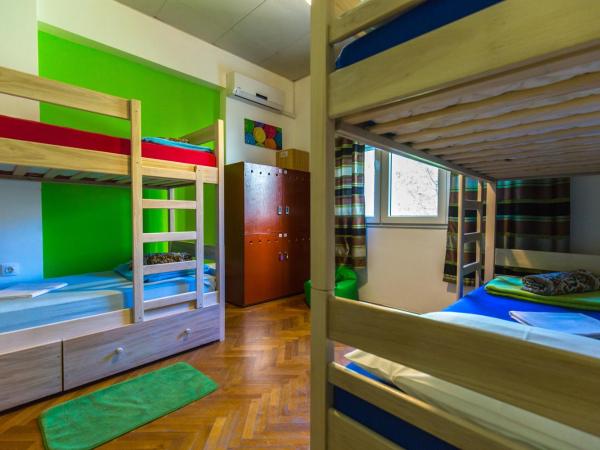 Crazy House Hostel : photo 2 de la chambre lit dans dortoir mixte de 4 lits