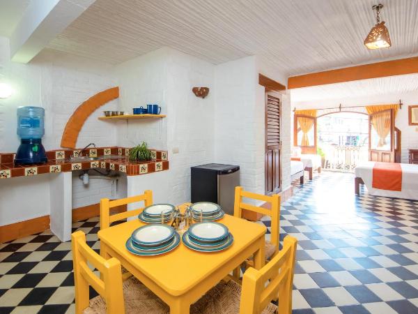 Hotel Hacienda de Vallarta Centro : photo 4 de la chambre chambre quadruple avec kitchenette et climatisation