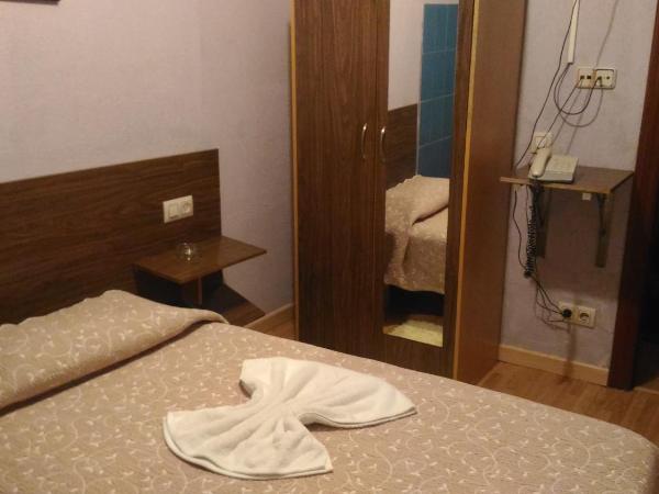 Hostal Goias : photo 10 de la chambre chambre simple standard avec salle de bains commune