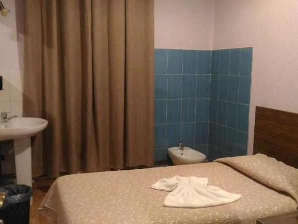 Hostal Goias : photo 9 de la chambre chambre simple standard avec salle de bains commune