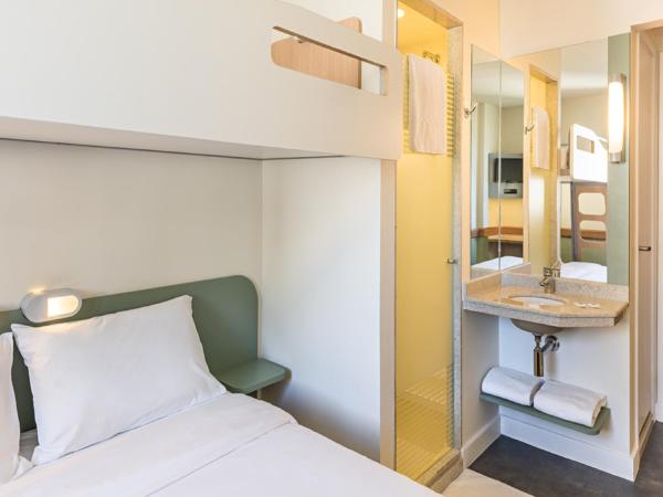 ibis budget RJ Praia de Botafogo : photo 6 de la chambre chambre double standard avec lits superposés