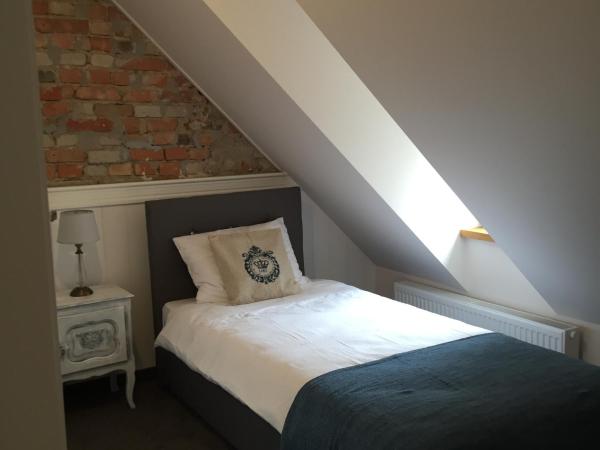 Villa Italiana pokoje z prywatnymi łazienkami & Odnowa Biologiczna : photo 4 de la chambre petite chambre simple avec salle de bains privative