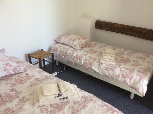 Chambre D' Hôtes La Lucasserie : photo 7 de la chambre chambre familiale avec douche