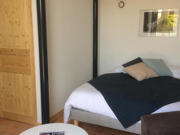 Chambre D' Hôtes La Lucasserie : photo 3 de la chambre chambre familiale avec douche